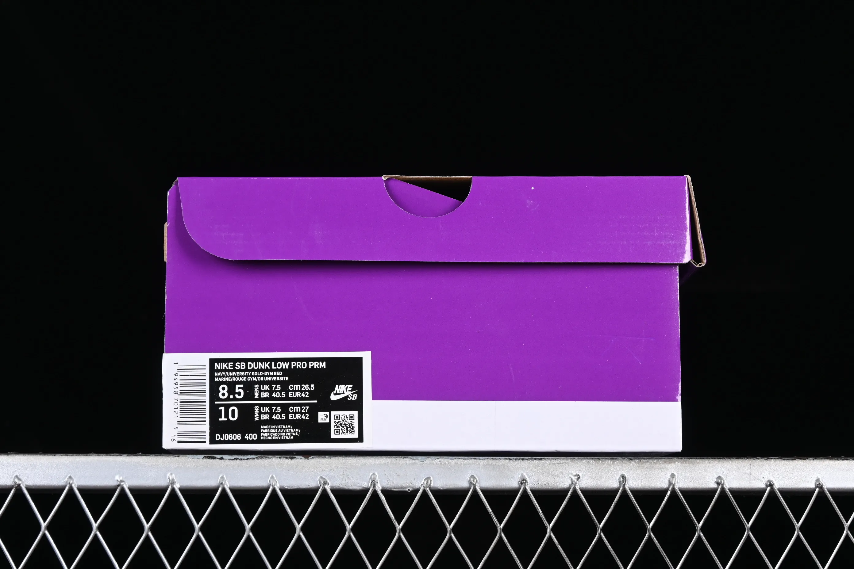All categories Nk SB Dunk series Nk SB Dunk Low low-top skate shoes K version Nk SB Dunk Low "Barcelona" Barcelona dress color Dunk series retro low-top skate shoes DJ0606-400